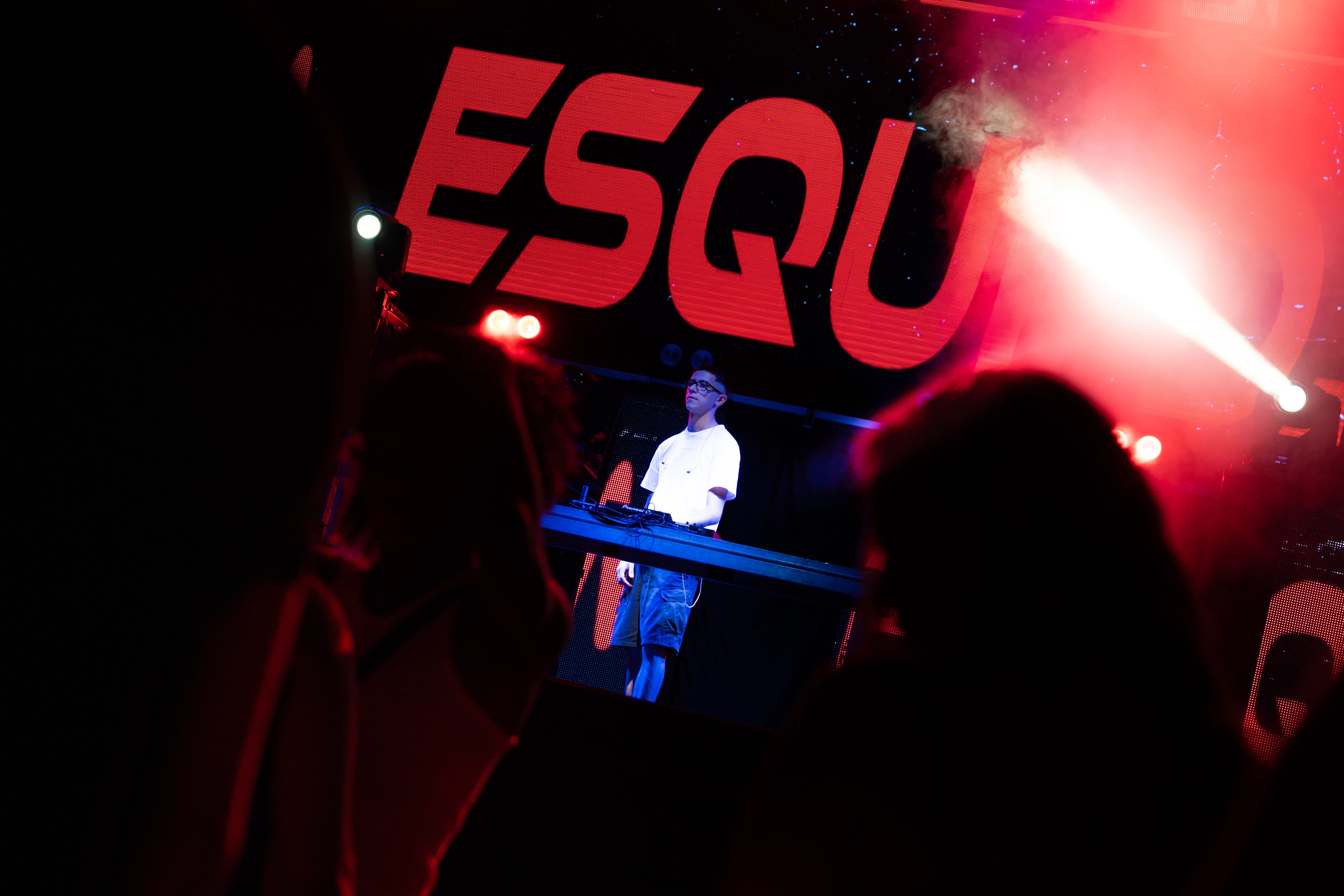 DJ Mesqui en una MacroDiscomóvil